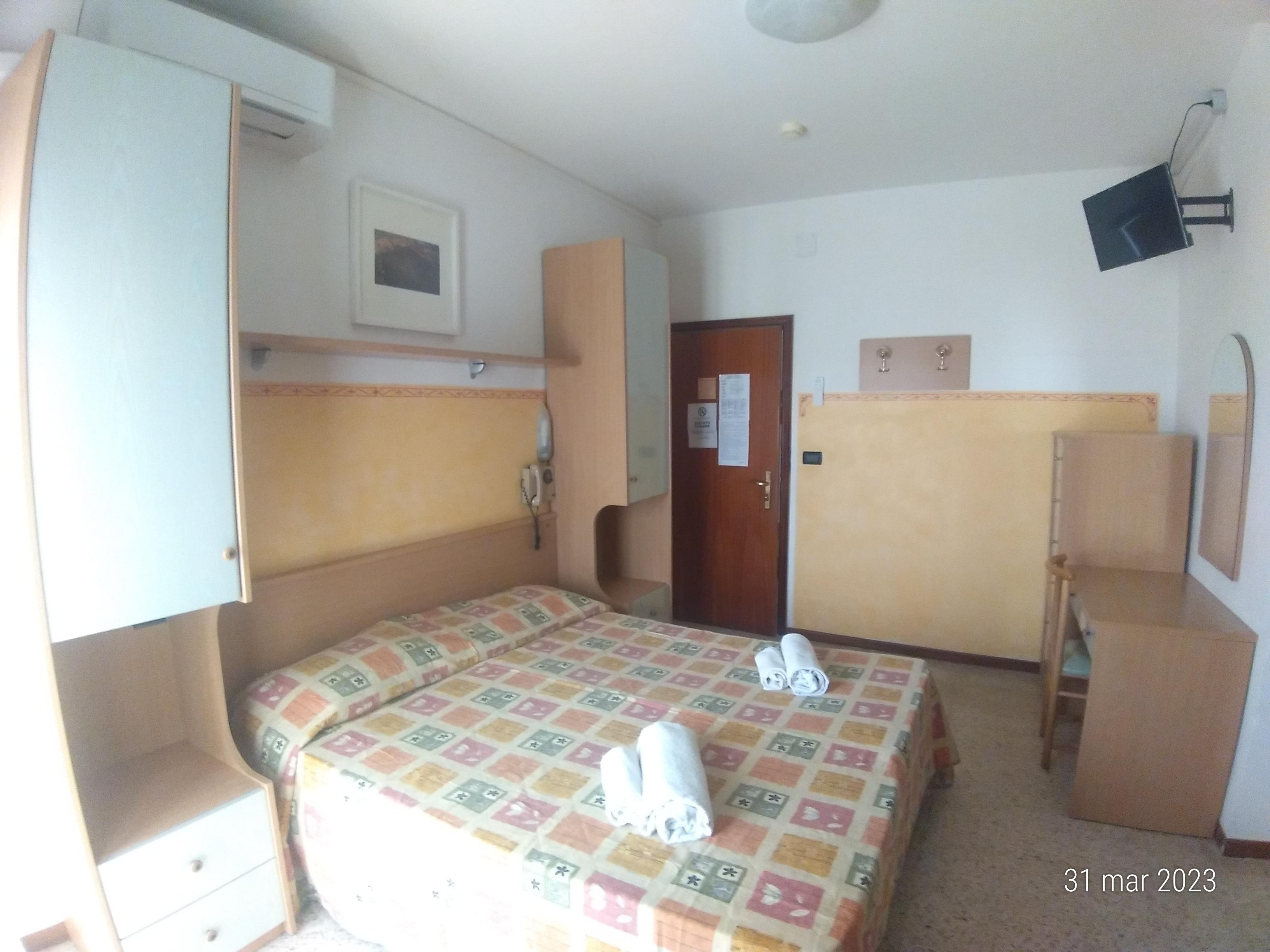 Rosy Hotel 2*